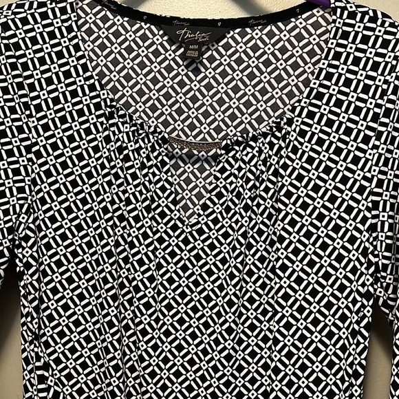 Cute and comfortable Thalia Sodi dress. Navy and White with gold embellishments. - Picture 2 of 4